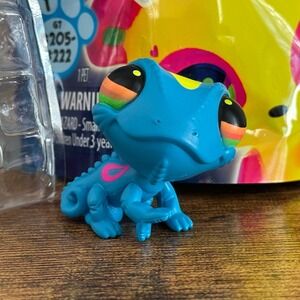 New Littlest Pet Shop LPS 210 Black Light Chameleon Lizard Blue Pink Glowing